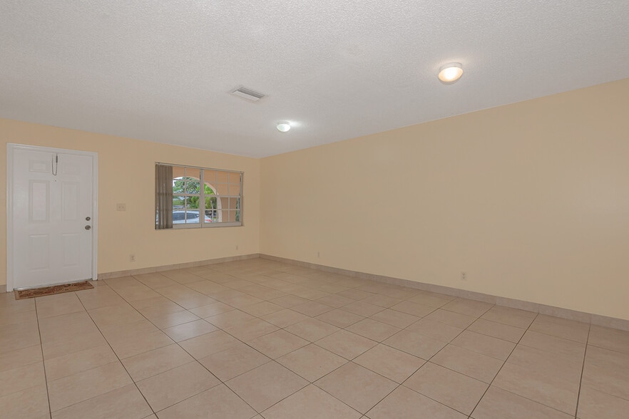 More Photos Of 4063-4065 SW 51st St, Fort Lauderdale Apartments For Sale