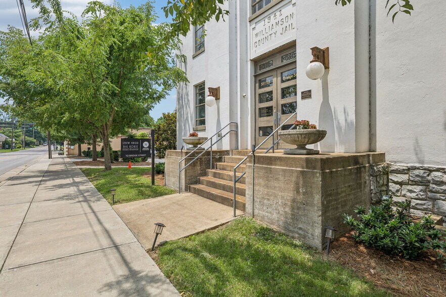 More Photos Of 112 Bridge St, Franklin Office For Sale