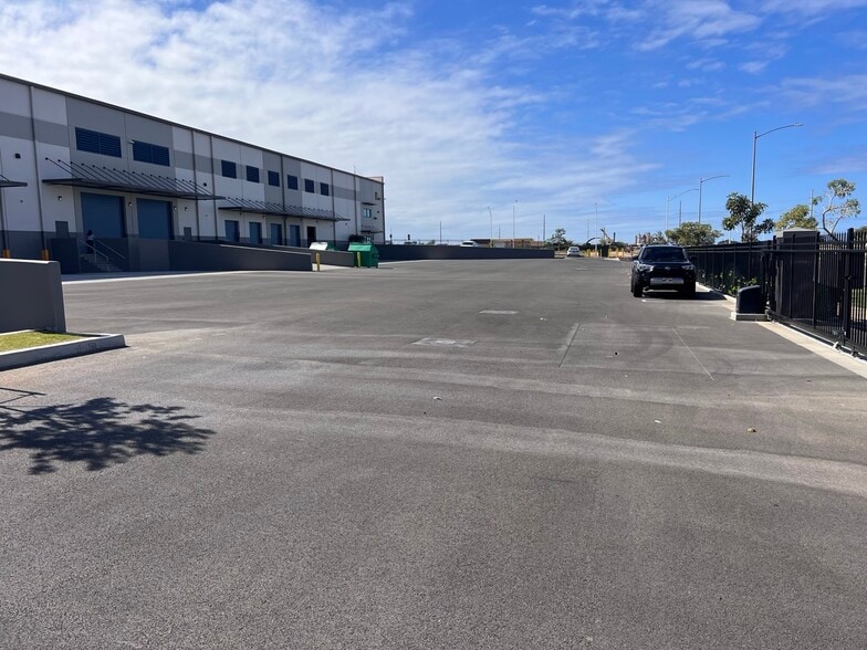 More Photos Of 1001 Kooloaula St, Kapolei Warehouse For Lease