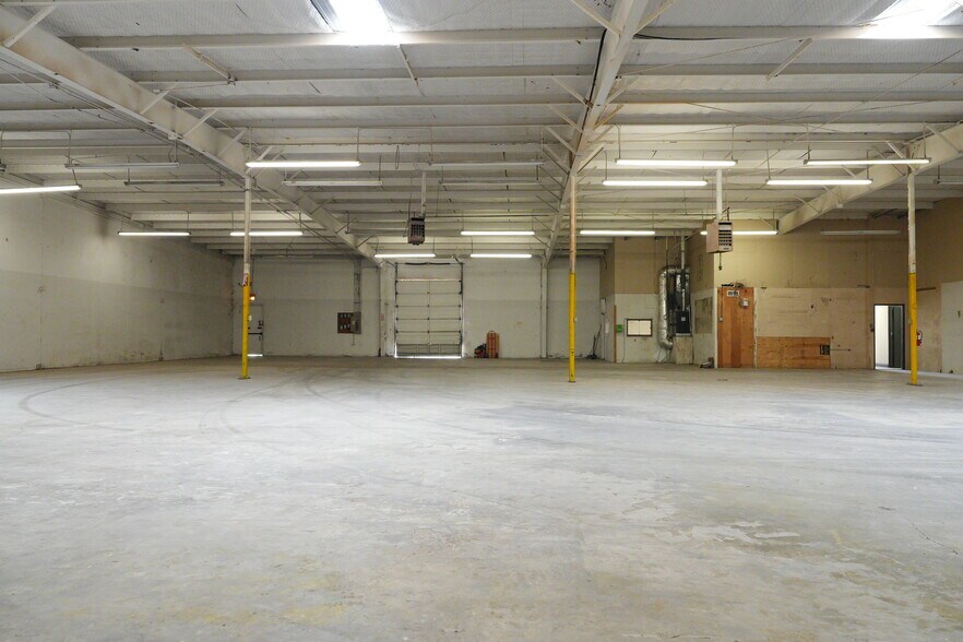 More Photos Of 501 Industrial Dr, Richardson Warehouse For Lease