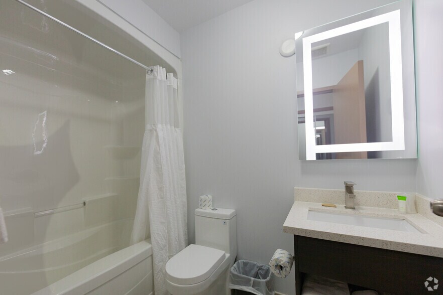 More Photos Of 112 King st, Palmerston Hotel For Sale