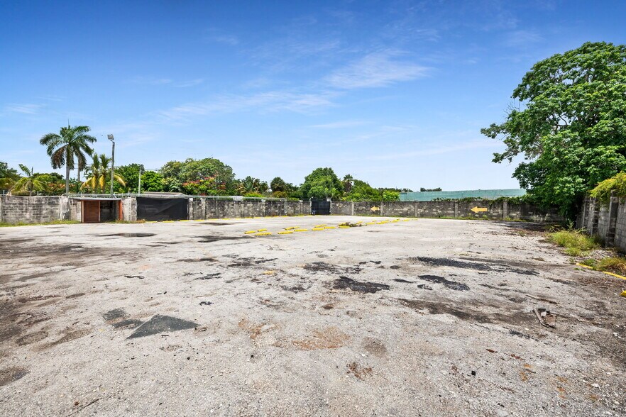 More Photos Of 1636 NE 12th Ter, Fort Lauderdale Manufacturing For Lease