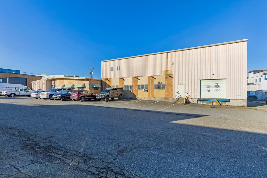 More Photos Of 4400 24th Ave W, Seattle Manufacturing For Sale