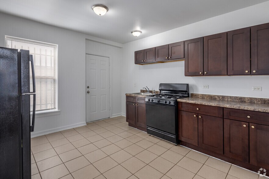 More Photos Of 330 N Pine Ave, Chicago Apartments For Sale