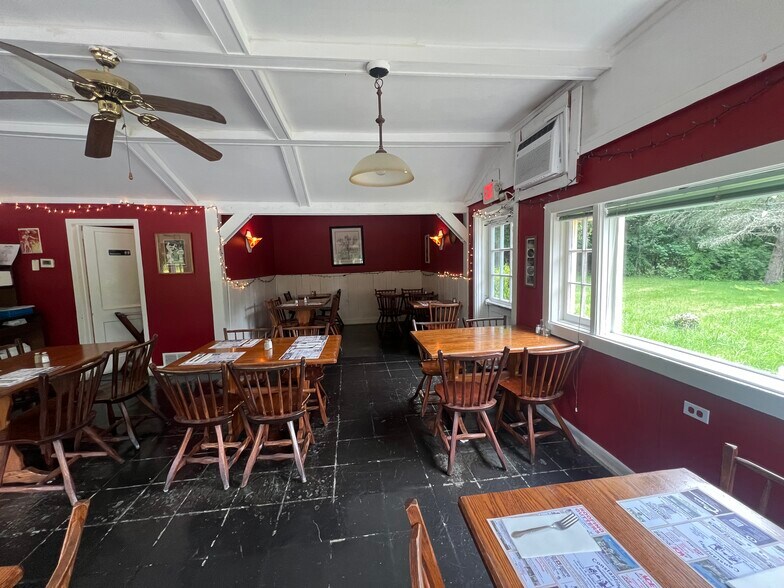 More Photos Of 1143 Main St S, Woodbury Restaurant For Sale