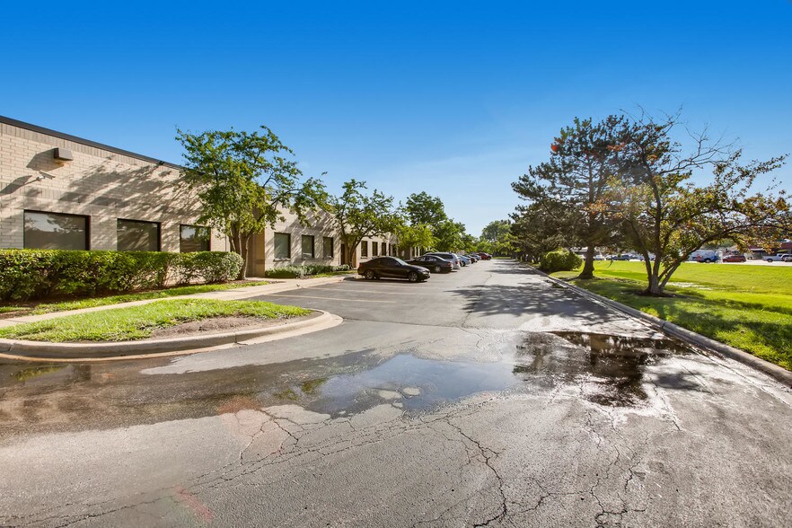 More Photos Of 1840-1864 S Elmhurst Rd, Mount Prospect Unknown For Lease