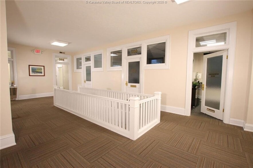 More Photos Of 716 Lee St E, Charleston Storefront Retail Residential For Sale