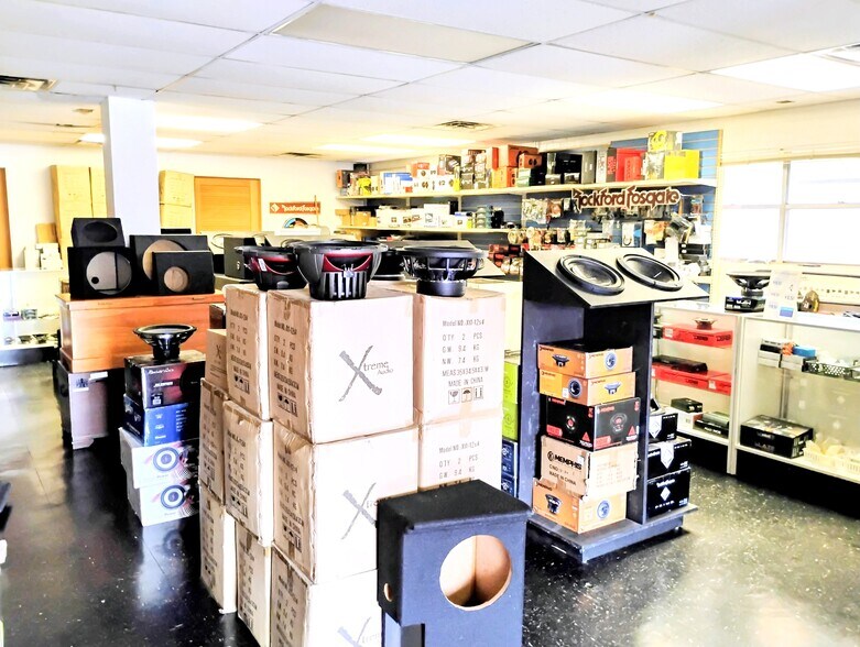 More Photos Of 925 S 77 Sunshine Strip, Harlingen Freestanding For Sale
