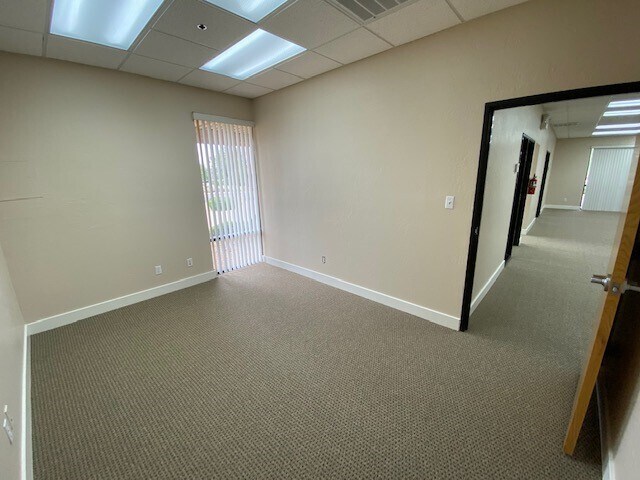 More Photos Of 7440 E Karen Dr, Scottsdale Service For Lease