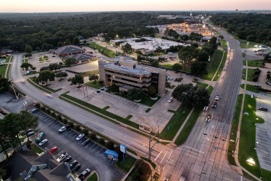 More Photos Of 3301 Golden Rd, Tyler Office For Sale