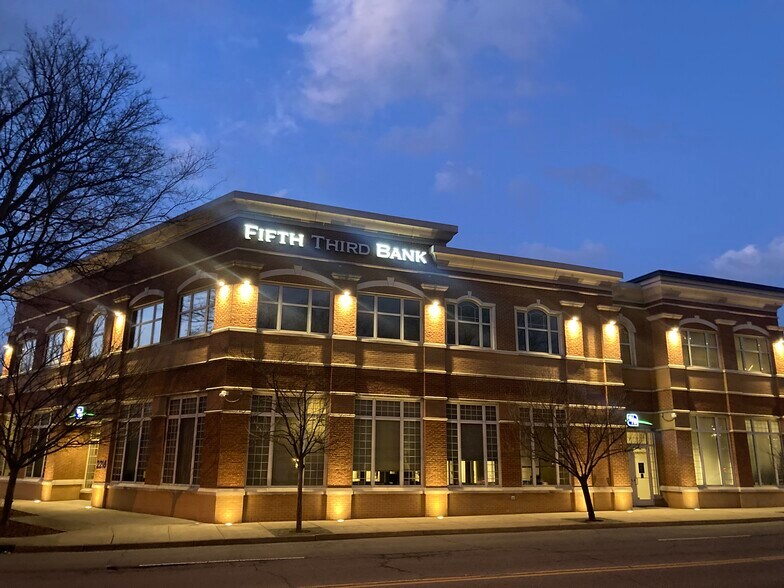 More Photos Of 2216 Abbott Martin Rd, Nashville Bank For Lease