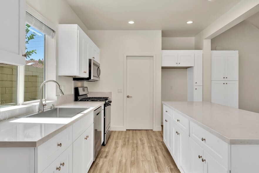 More Photos Of 33912 Whispering Palms Trail, Cathedral City Apartments For Sale