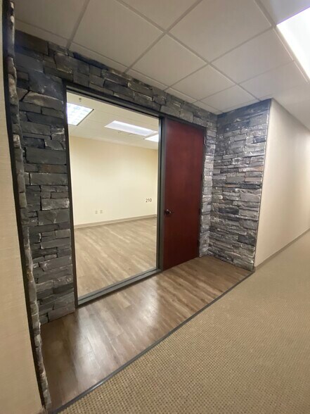 More Photos Of 300-320 Eagle Dr, Denton Office For Lease