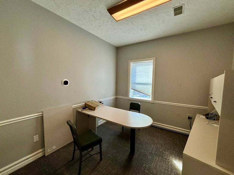 More Photos Of 1301 E Grand River Ave, Portland Freestanding For Lease