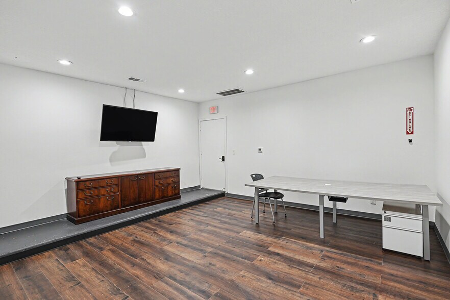 More Photos Of 4201 Langley Rd, Houston Warehouse For Lease