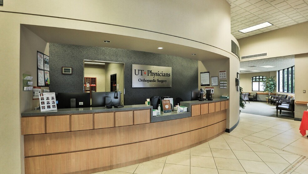 More Photos Of 601 Rockmead Dr, Kingwood Medical For Sale
