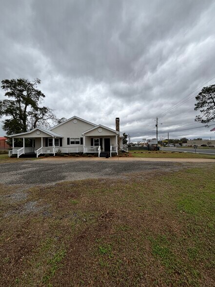 More Photos Of 11169 NW State Rd 20, Bristol Office For Sale