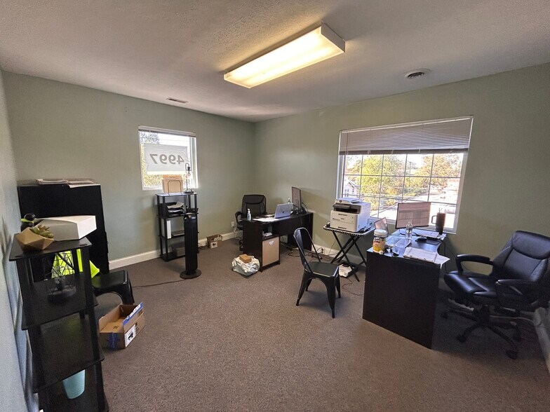More Photos Of 4997 Glenway Ave, Cincinnati Office For Sale