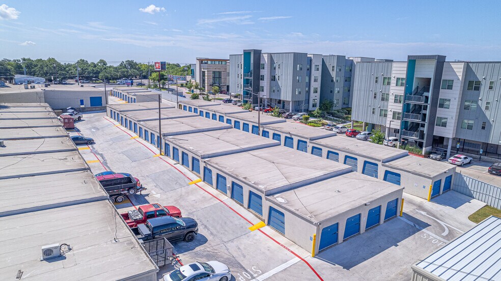 More Photos Of 11712 N Lamar Blvd, Austin Self Storage For Lease