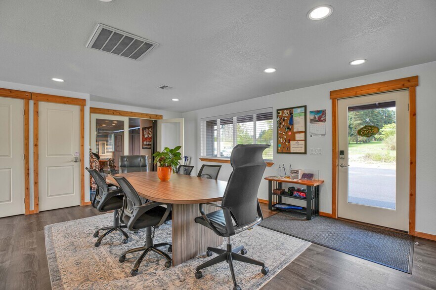 More Photos Of 406 NE 184th St, Ridgefield Office Residential For Lease