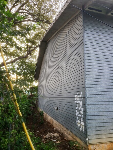 More Photos Of 105 N Sheppard St, Round Rock Restaurant For Sale