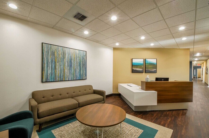 More Photos Of 698 12th St SE, Salem Office For Lease