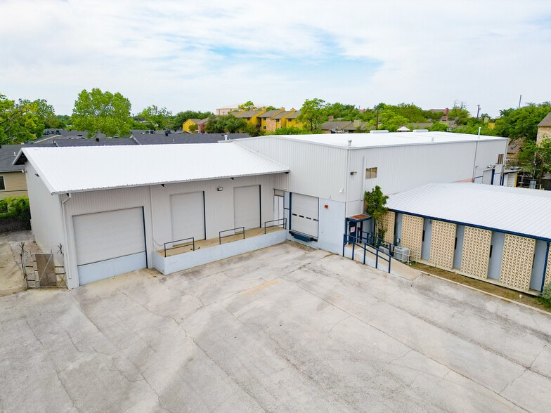 More Photos Of 5423 Jackwood Dr, San Antonio Warehouse For Sale