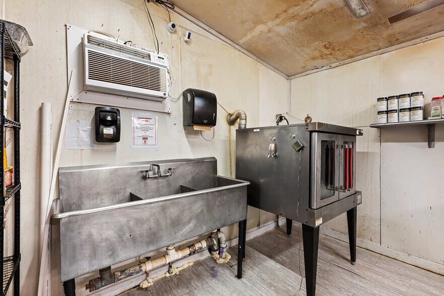More Photos Of 22288 Pine St, Robertsdale Restaurant For Sale