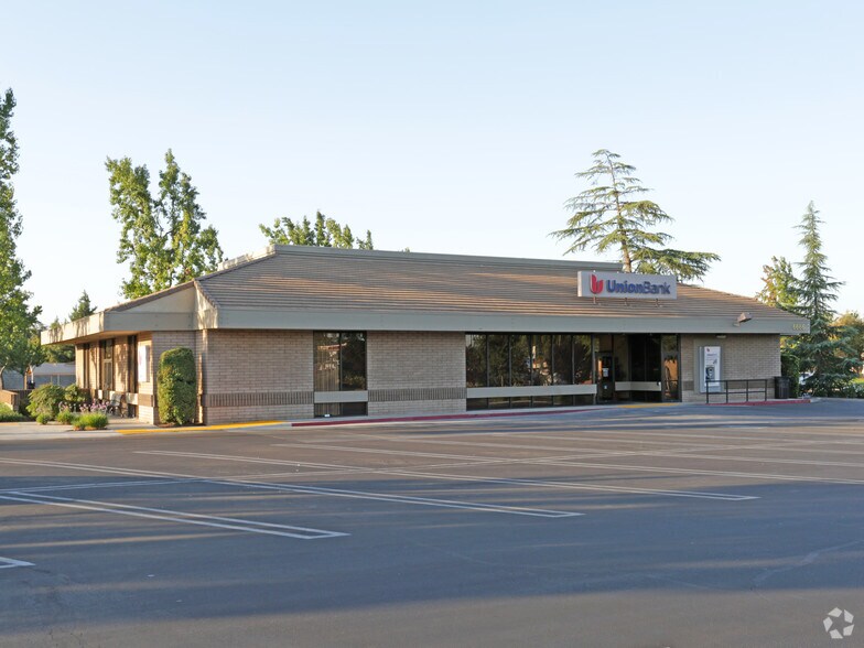 More Photos Of 6670 N Cedar Ave, Fresno Unknown For Lease