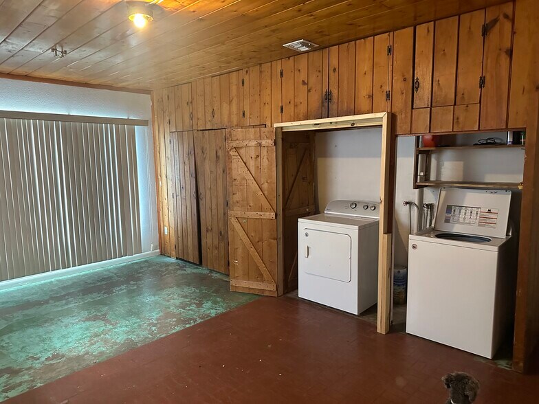 More Photos Of 3111 26th St W, Bradenton Flex For Sale