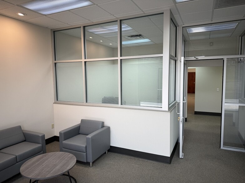 More Photos Of 33 Park Of Commerce Way, Savannah Medical For Lease
