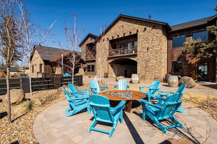 More Photos Of 19885 7th St, Bend Flex For Sale