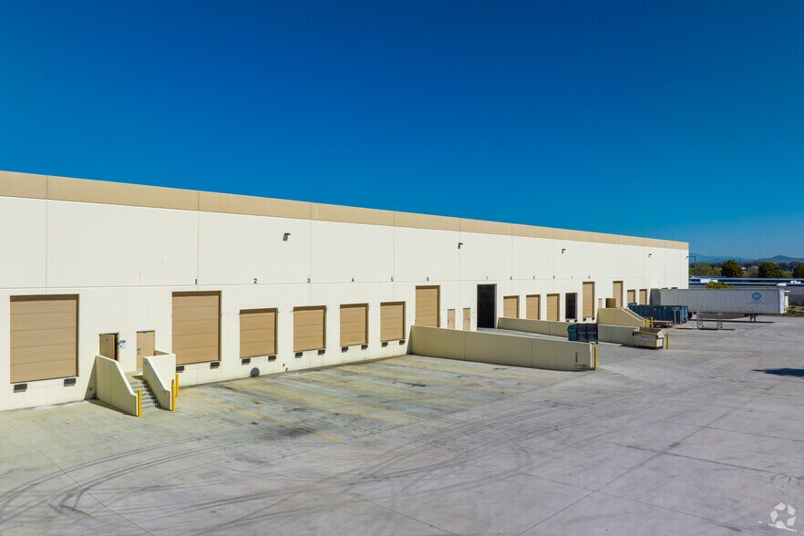 More Photos Of 42006 Remington Ave, Temecula Distribution For Lease
