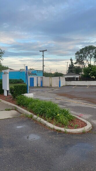 More Photos Of 17431 Dix Rd, Melvindale Fast Food For Lease