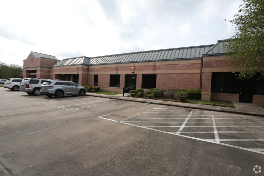 Primary Photo Of 16035 Lexington Blvd, Sugar Land Medical For Lease