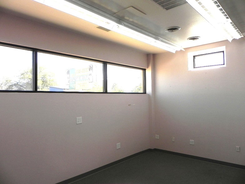 More Photos Of 2013 Ridgecrest Dr, Albuquerque Storefront Retail Office For Sale