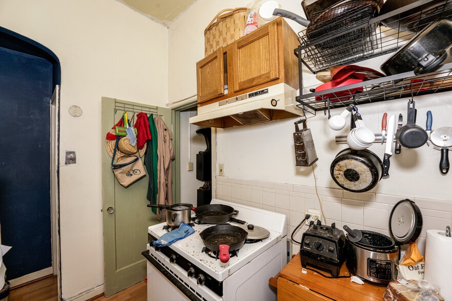 More Photos Of 2670-2678 N Holton St, Milwaukee Storefront Retail Residential For Sale