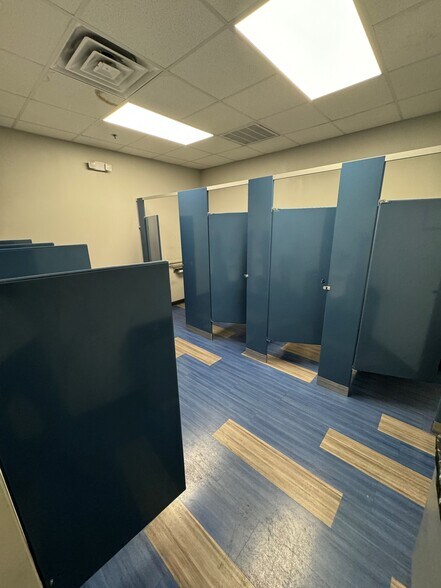 More Photos Of 250 Mitch McConnell Way, Bowling Green Industrial For Sale