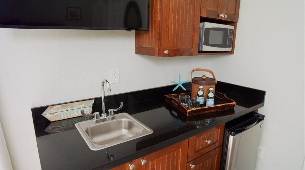 More Photos Of 198 Harborview Dr, Tavernier Hotel For Sale