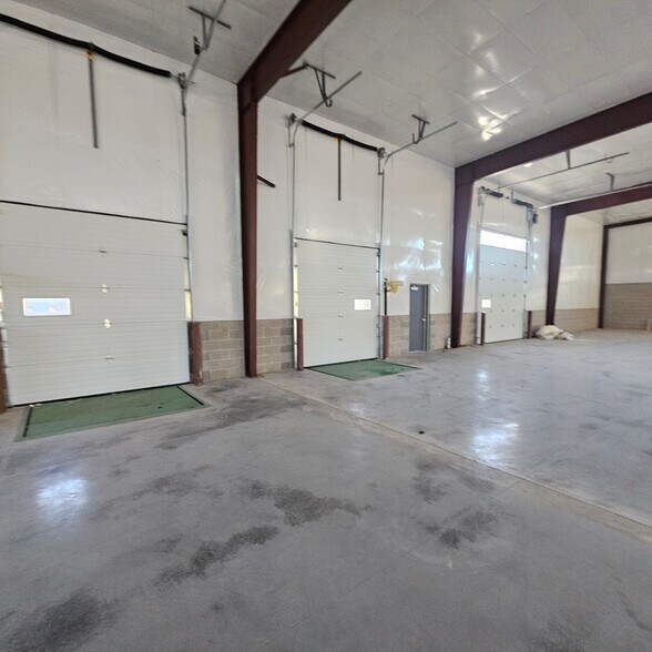 More Photos Of 5795 Neubert Rd, Appleton Warehouse For Lease