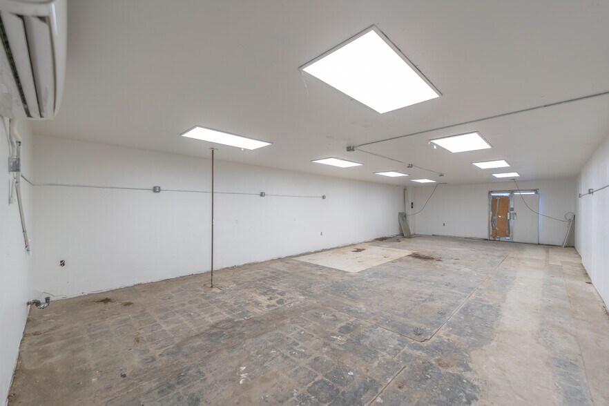 More Photos Of 14104-14108 Pioneer Blvd, Norwalk Storefront For Sale