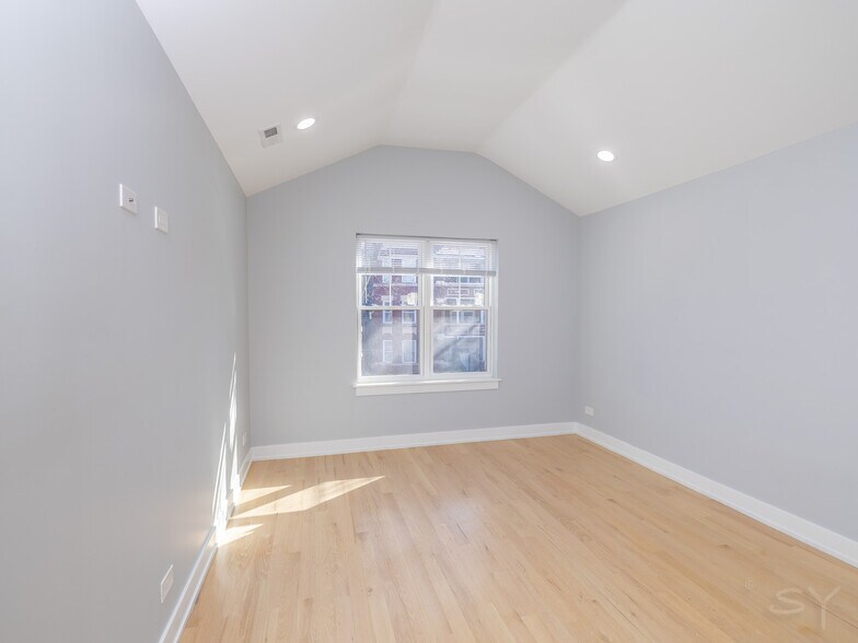 More Photos Of 6126 Eberhart ave, Chicago Apartments For Sale