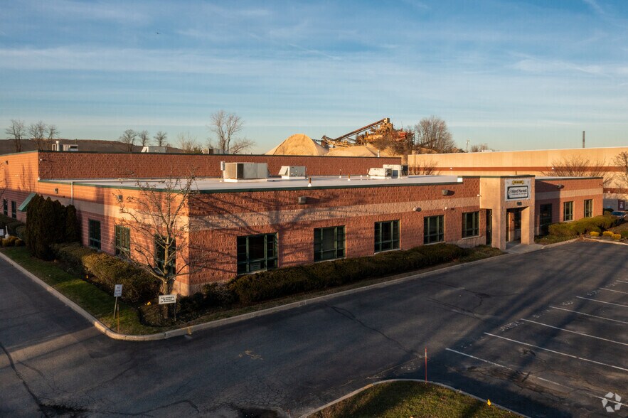 More Photos Of 126 Spagnoli Rd, Melville Warehouse For Lease