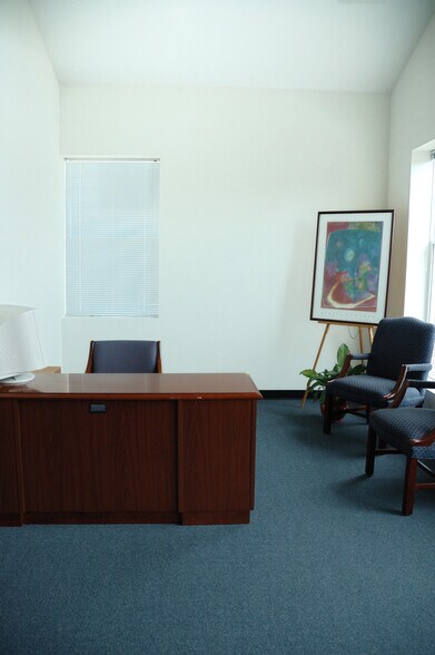 More Photos Of 21135 Whitfield Pl, Sterling Medical For Lease