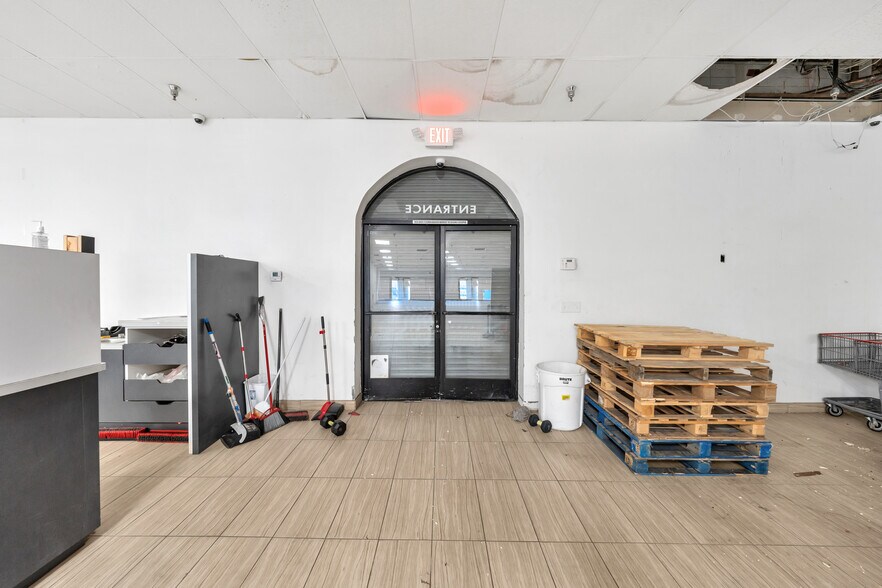 More Photos Of 6315-6323 Pacific Blvd, Huntington Park Storefront For Sale