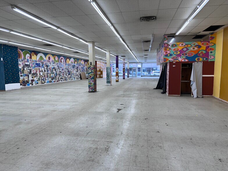 More Photos Of 936-950 Rue Notre-Dame O, Montréal Storefront Retail Residential For Lease