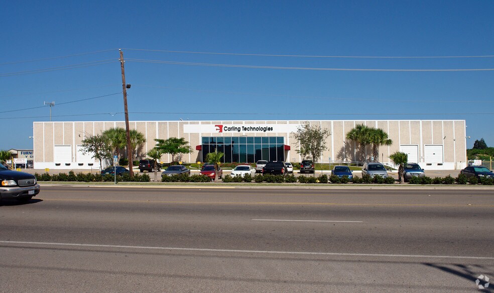 More Photos Of 3734 International Blvd, Brownsville Distribution For Lease
