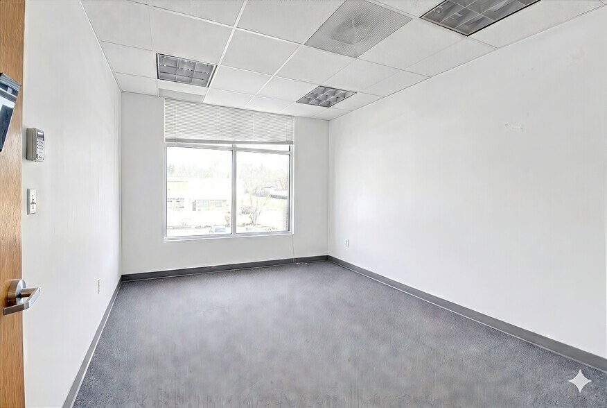 More Photos Of 2001 Central Park Ave, Yonkers Office For Sale