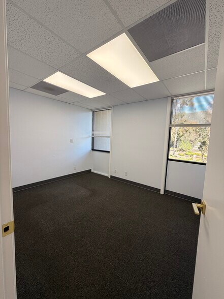 More Photos Of 15644 Pomerado Rd, Poway Medical For Lease