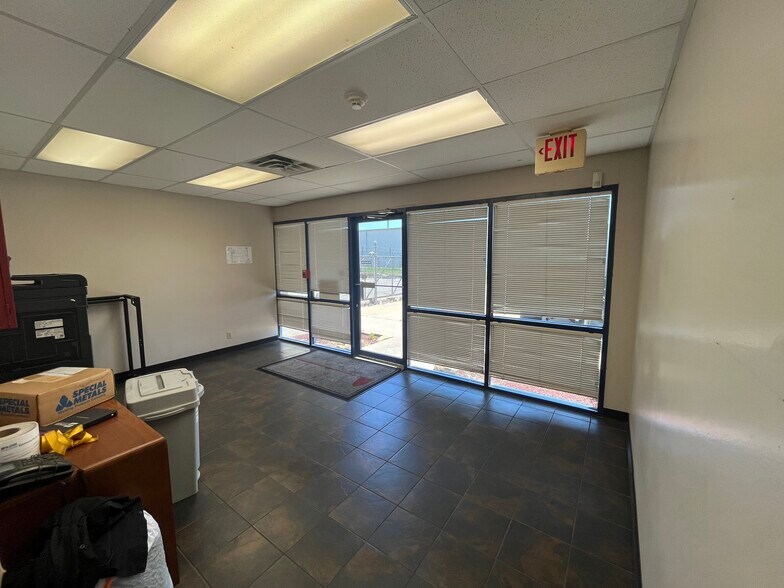 More Photos Of 3300 S Ann Arbor Ave, Oklahoma City Manufacturing For Sale